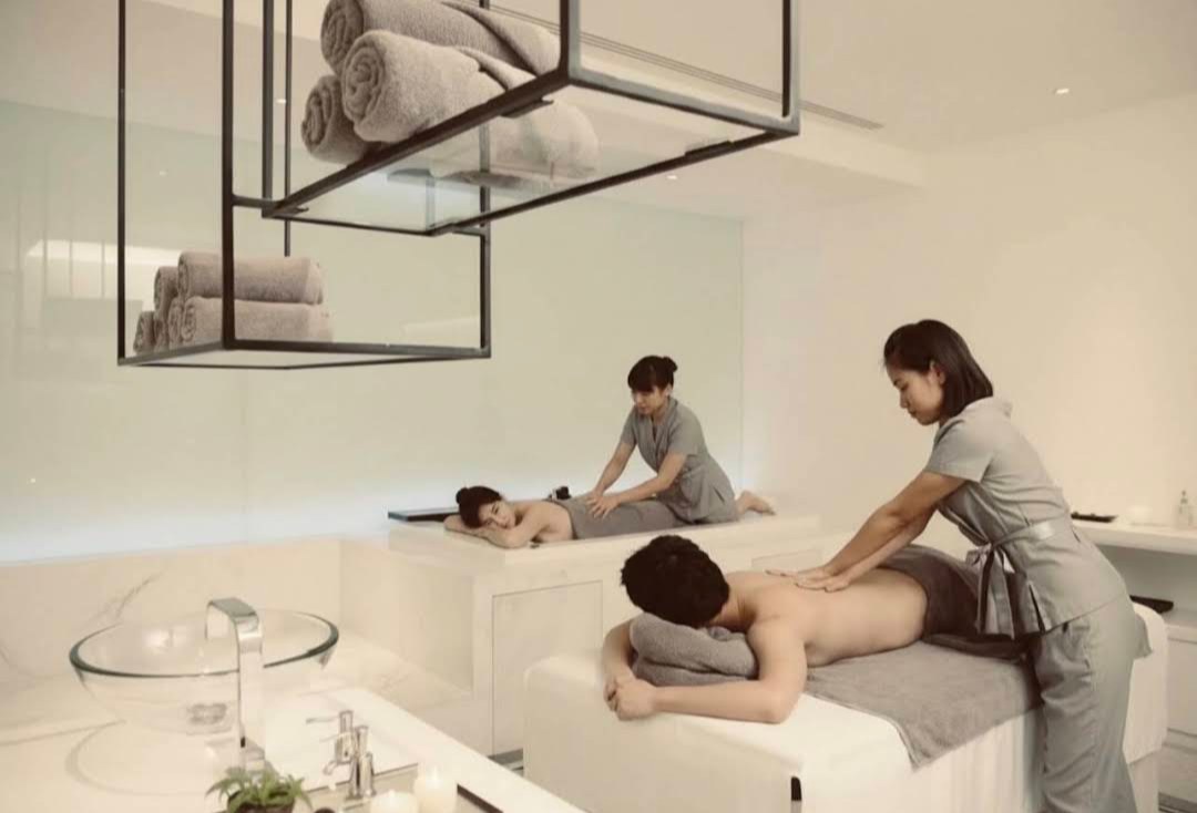 Couples Massage Suite in Central Athens Two massage professionals providing side-by-side massage in a bright shared treatment suite